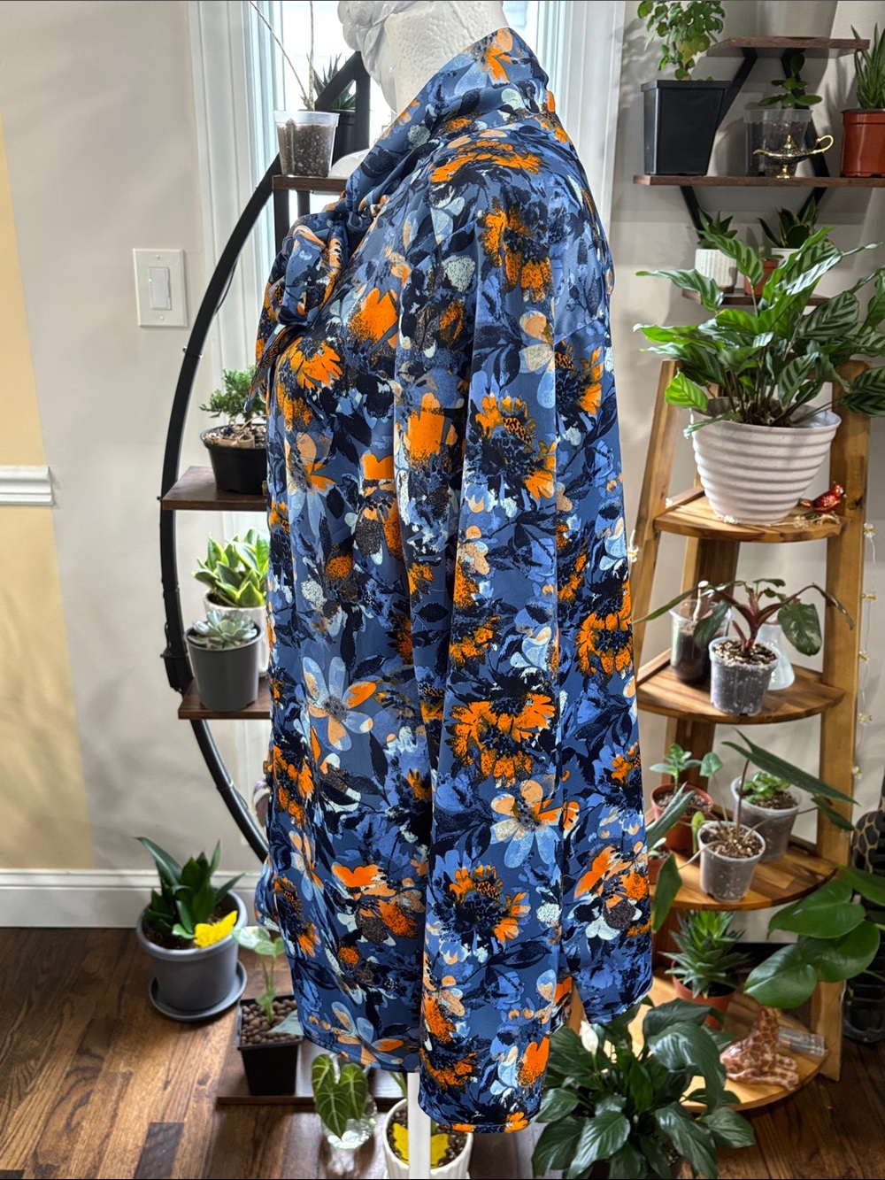 D & Co Floral Bow Tie Blouse in Navy and Orange size 1X - Picture 3 of 5